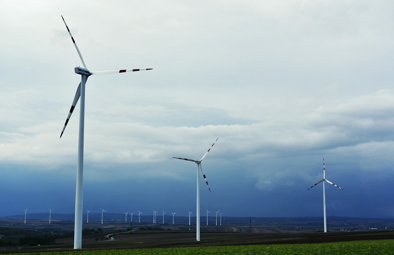 無人機助力太陽能發電場高效管理